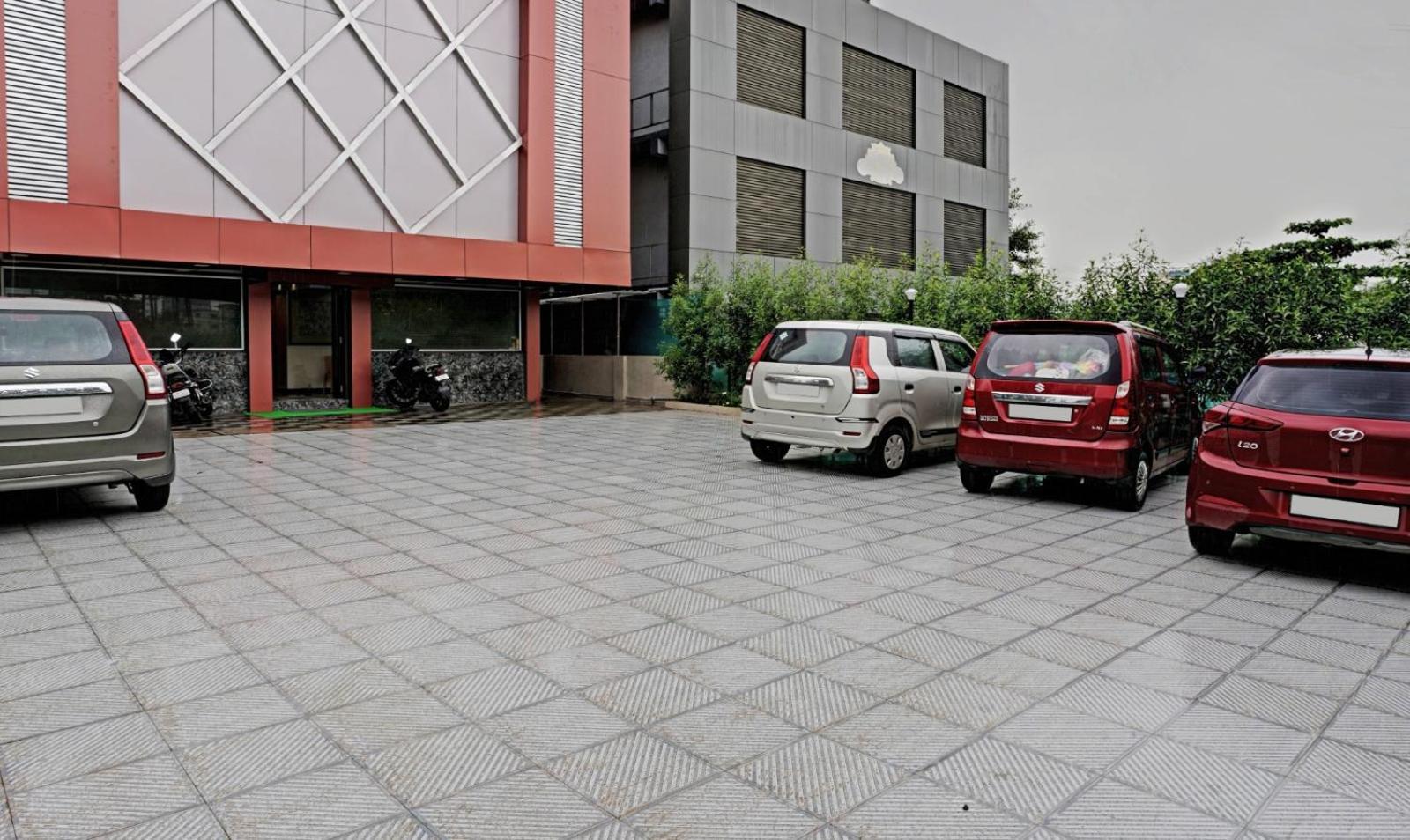 Glitz Hotels Golden Birds - Mahape, Navi Mumbai Buitenkant foto